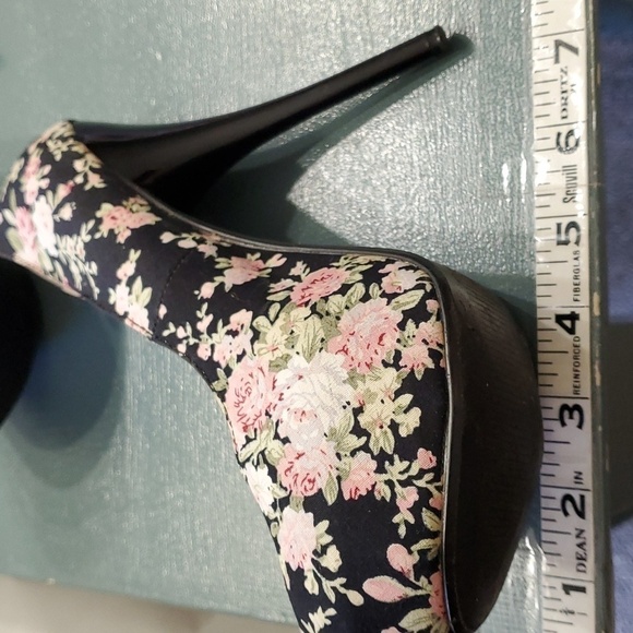 5" FLOWER STELLETO HEALS.  Pink floral print on black fabric. Charlotte Ross. 5. - Picture 10 of 12